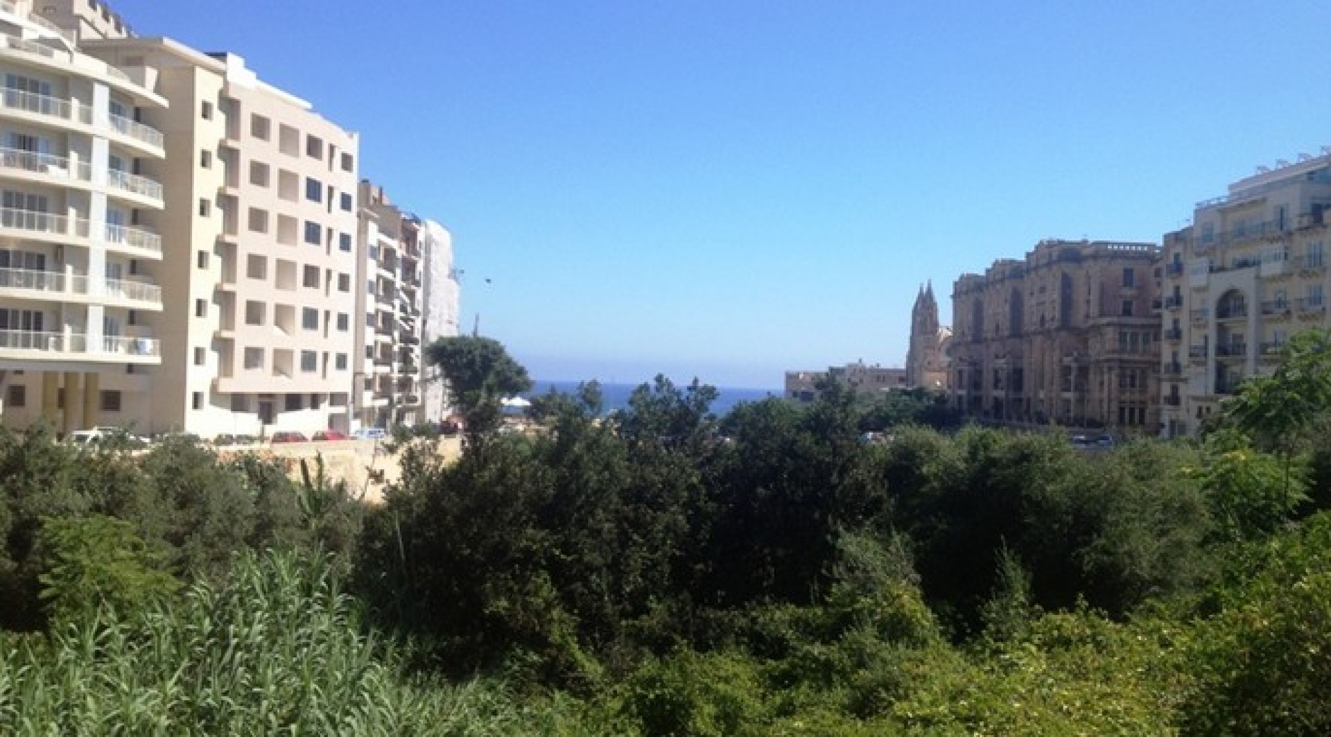 Hotel with a Pool and Seaviews