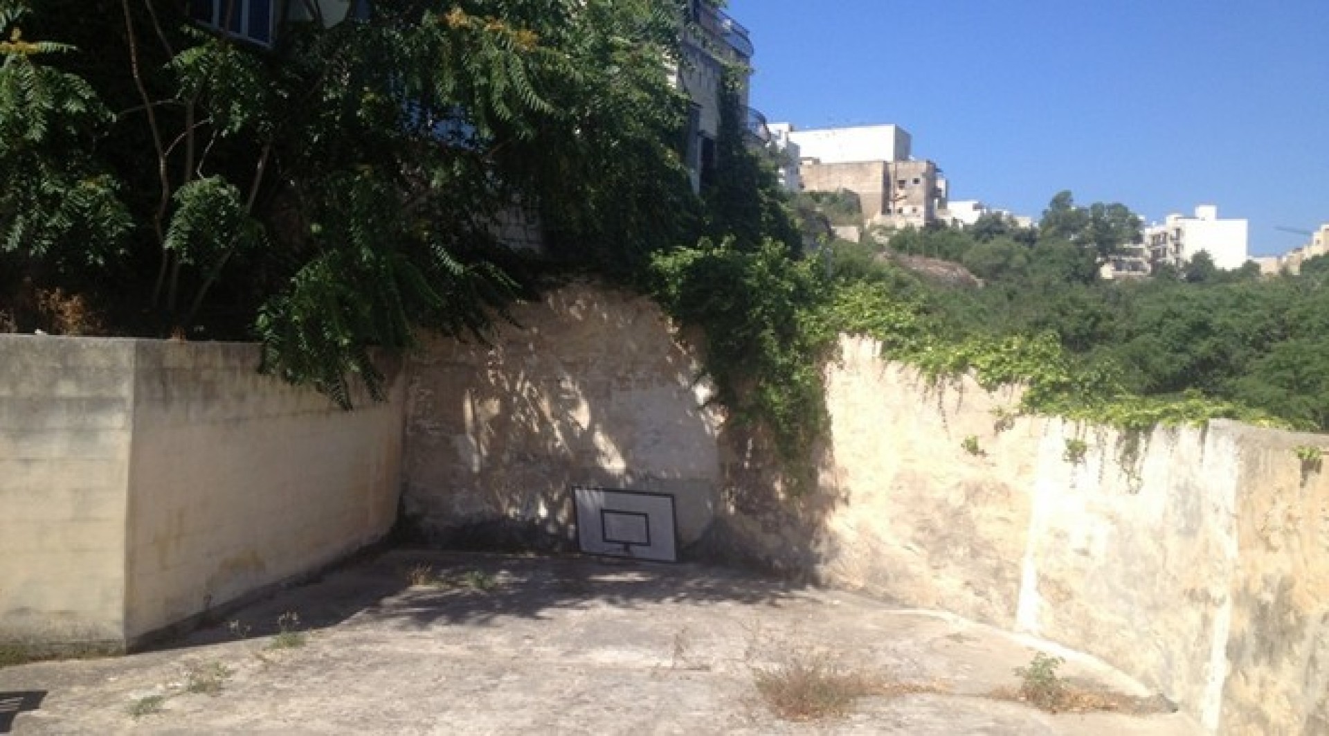 Hotel with a Pool and Seaviews