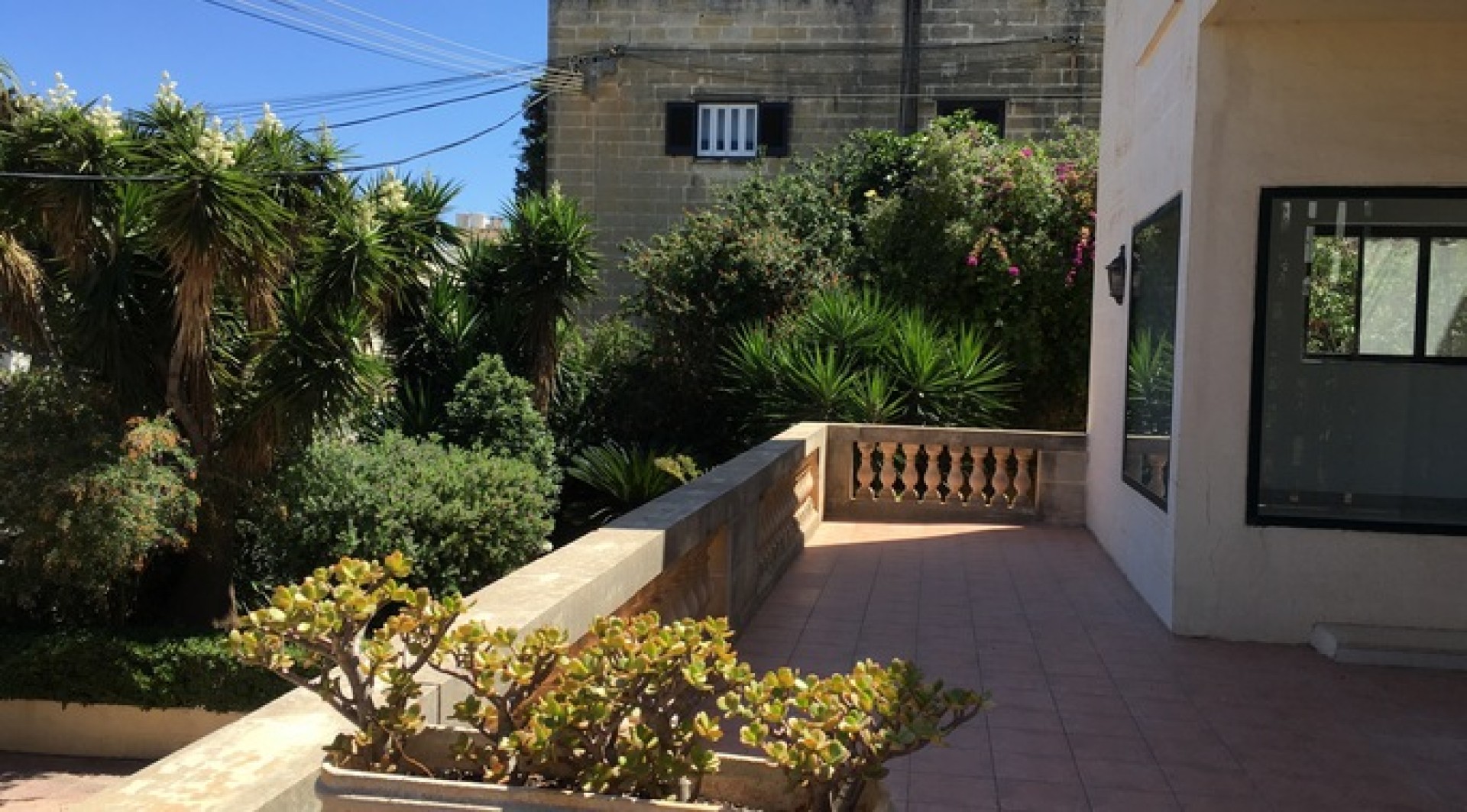 Villa with a Pool and Gardens