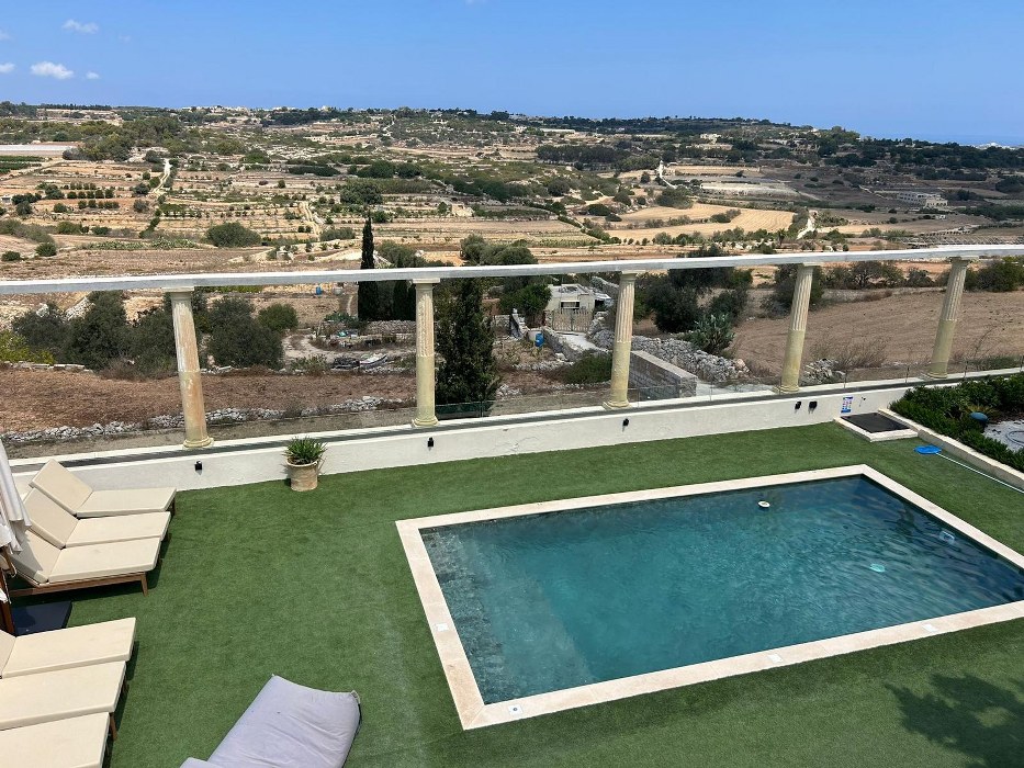 Villa with a Pool and Views