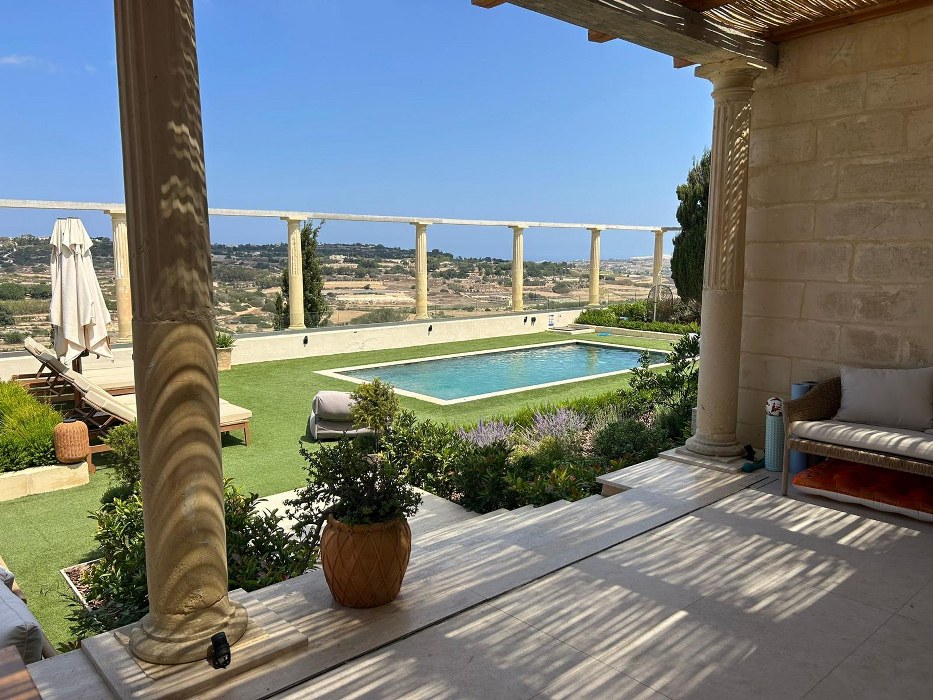 Villa with a Pool and Views