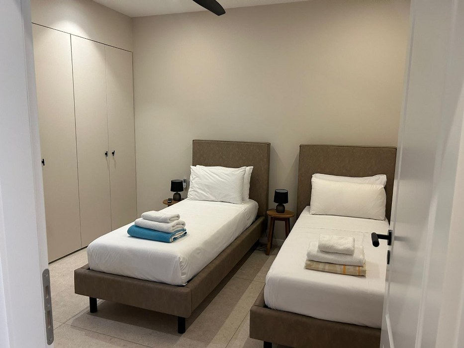 Villa with a Pool and Views