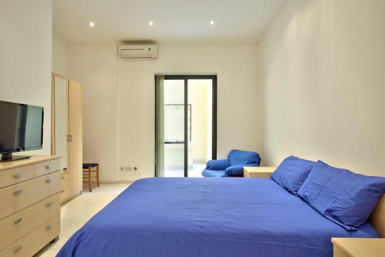 Ground Floor Apartment with a Backyard