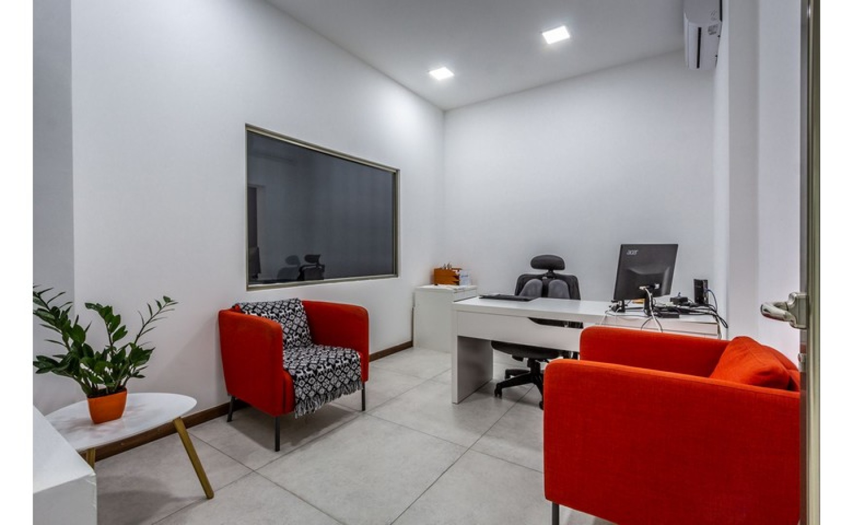 Ground Floor Office with a Backyard