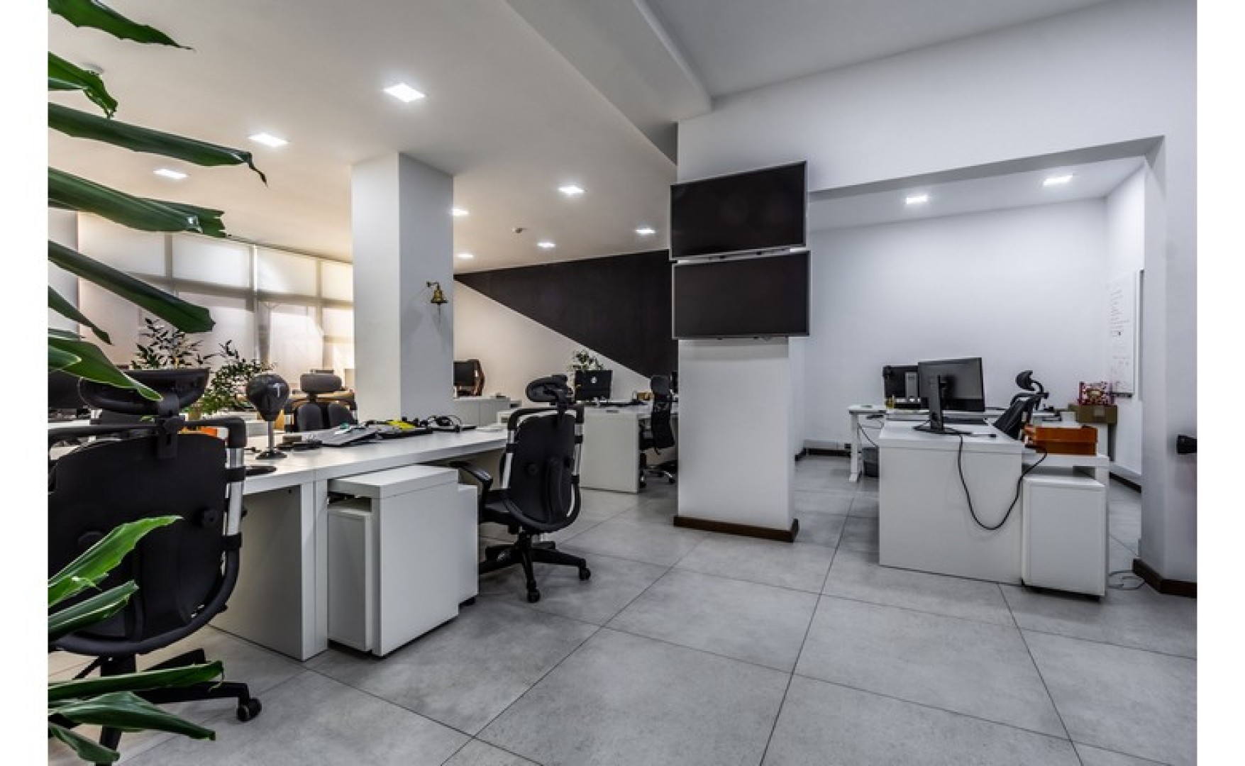 Ground Floor Office with a Backyard