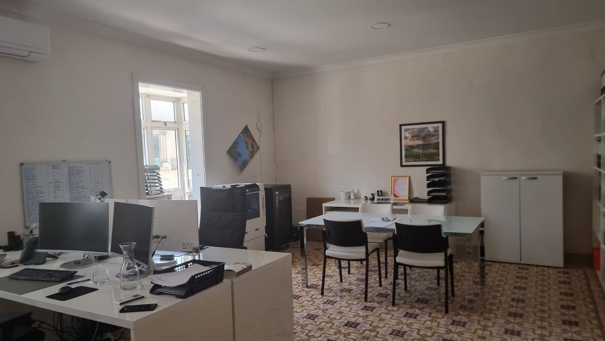 Townhouse with Office Space