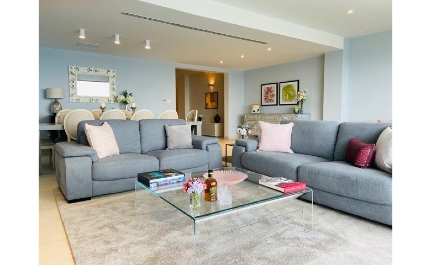 Modern Apartment with Sea Views