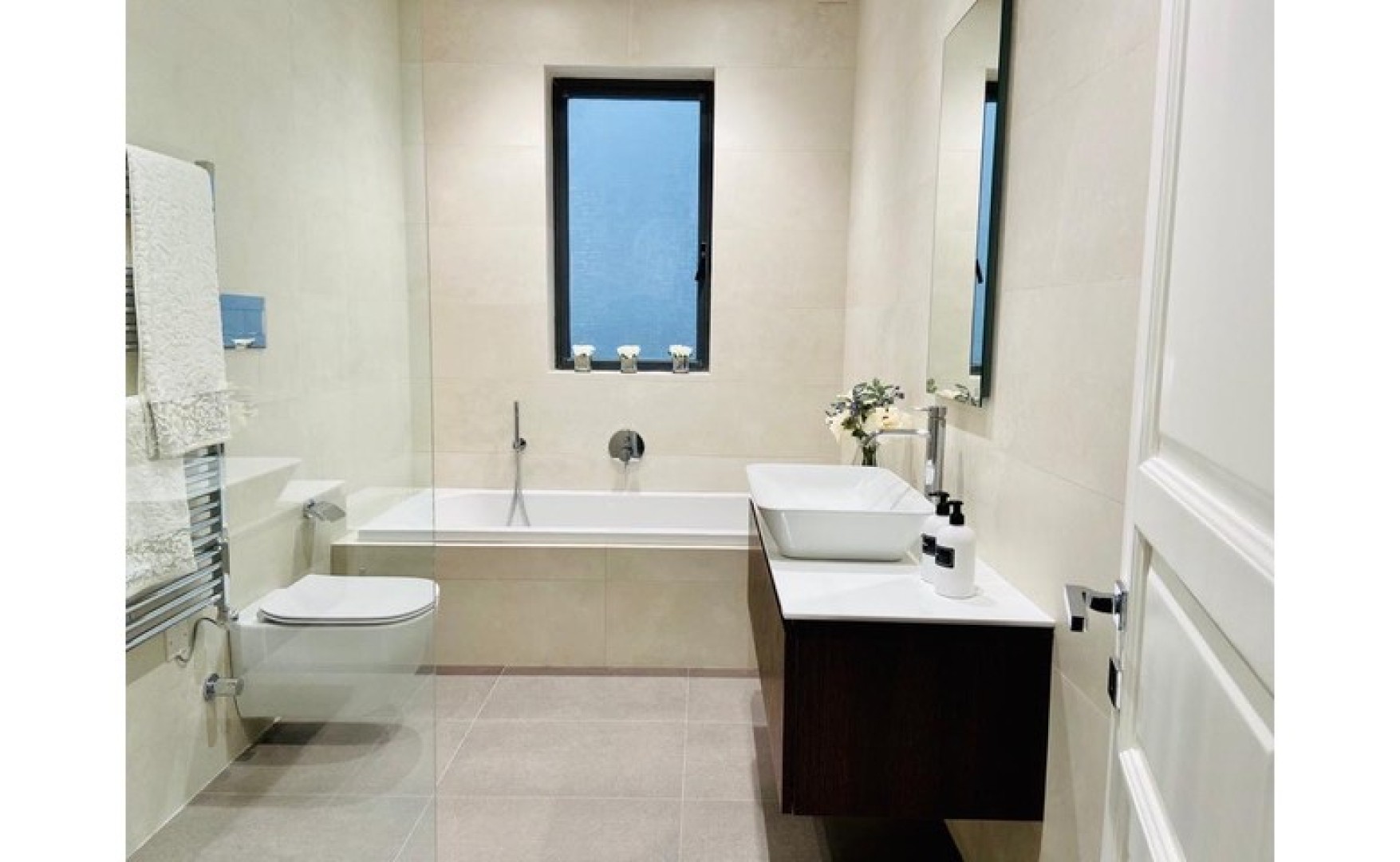 Modern Apartment with Sea Views