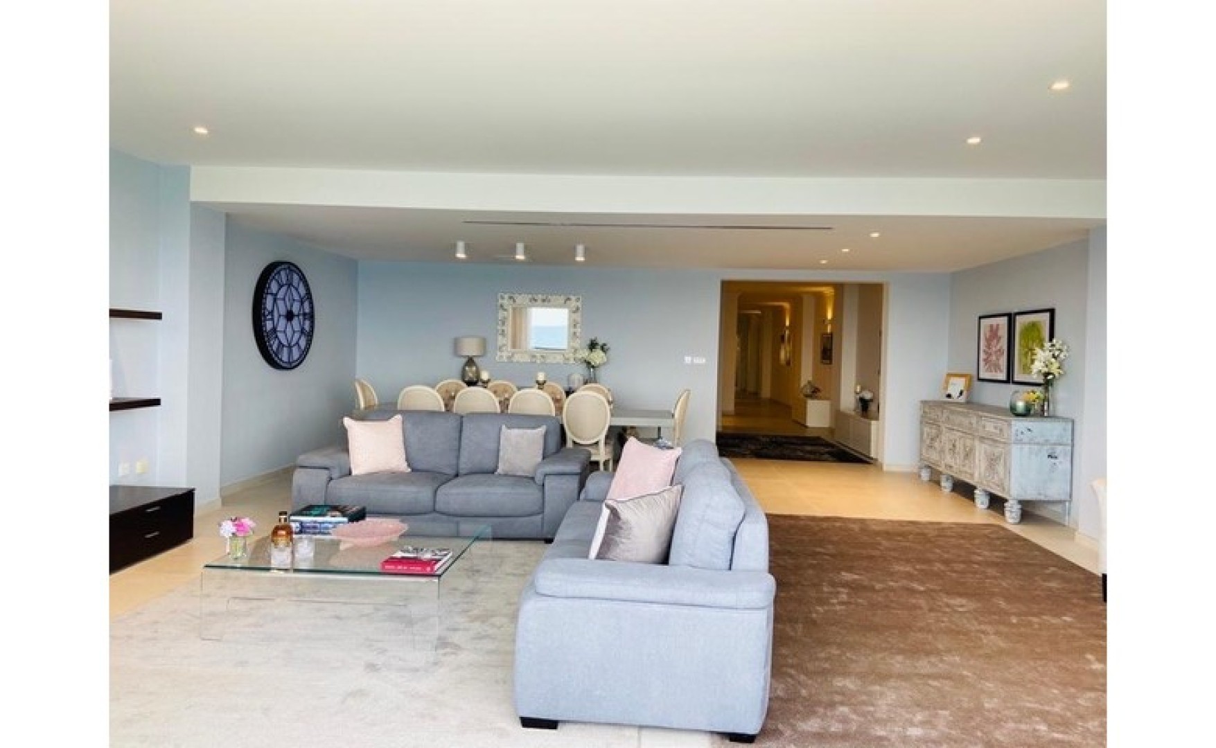 Modern Apartment with Sea Views