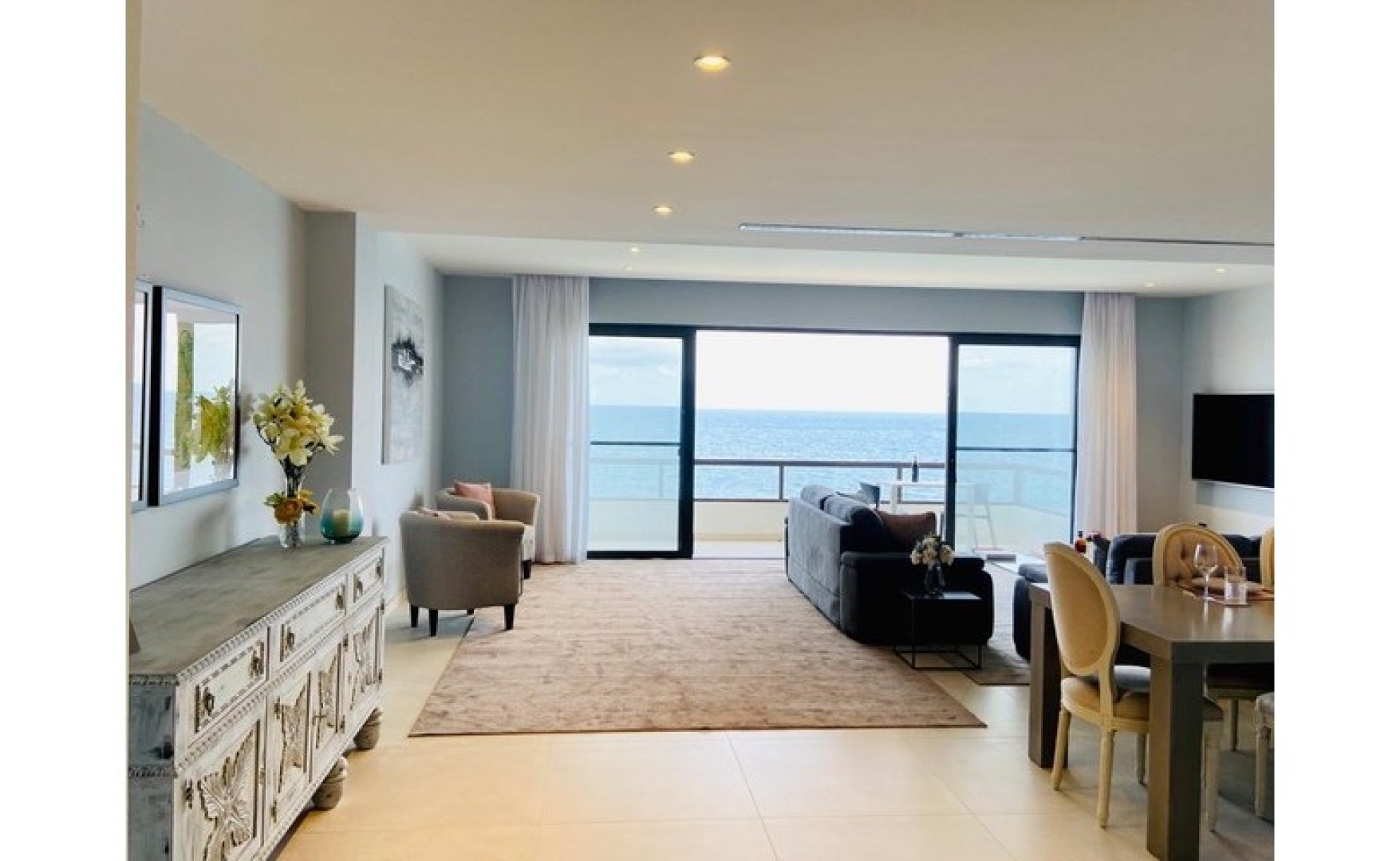 Modern Apartment with Sea Views