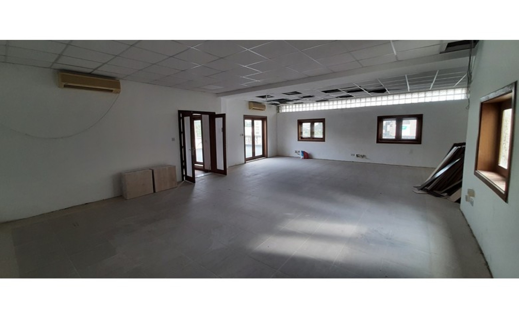 Penthouse Office with a Terrace