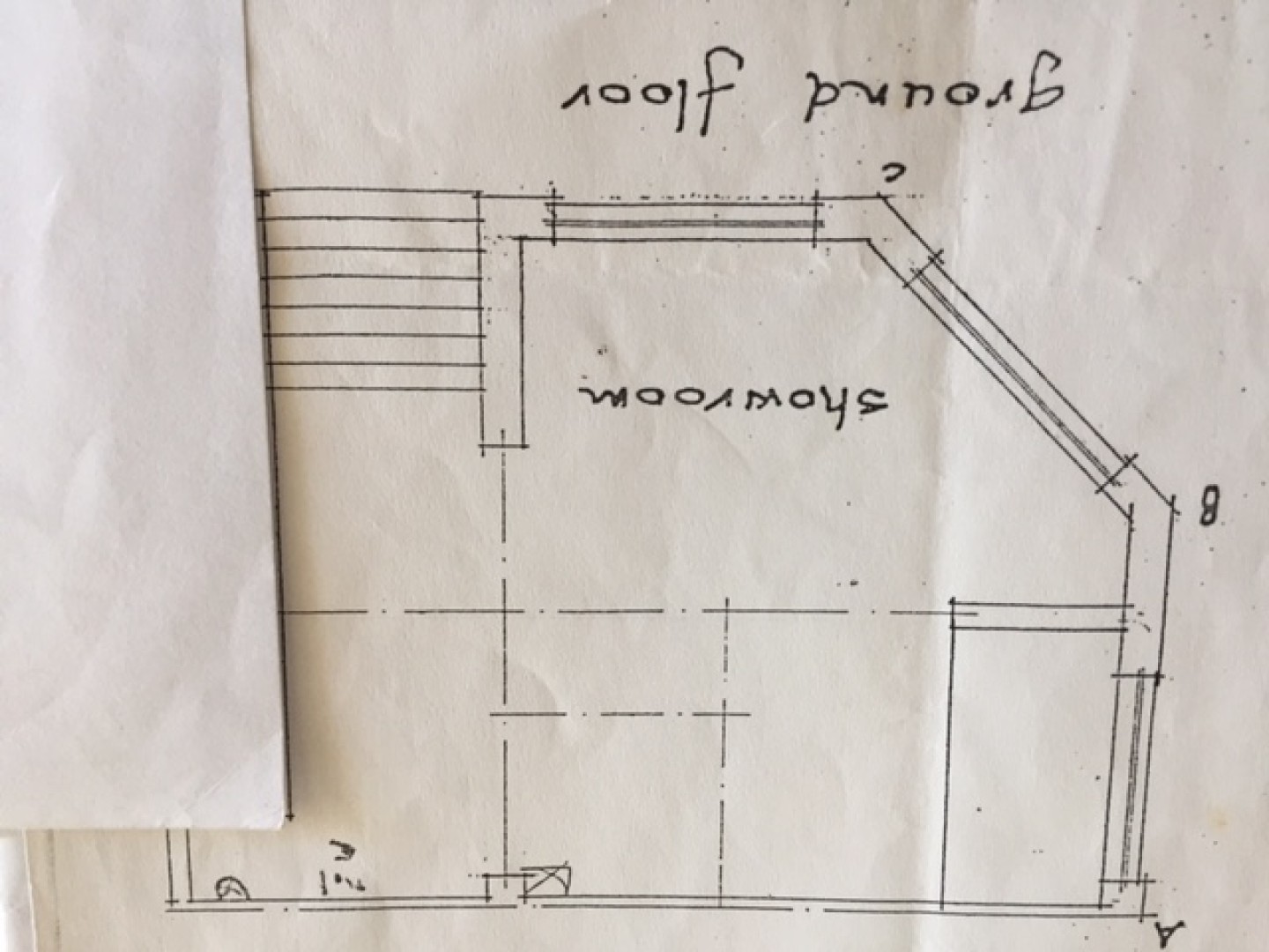Corner showroom with underlying garage in Paola