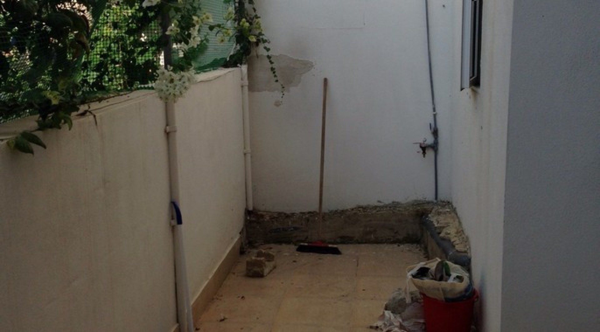 Maisonette with a Backyard