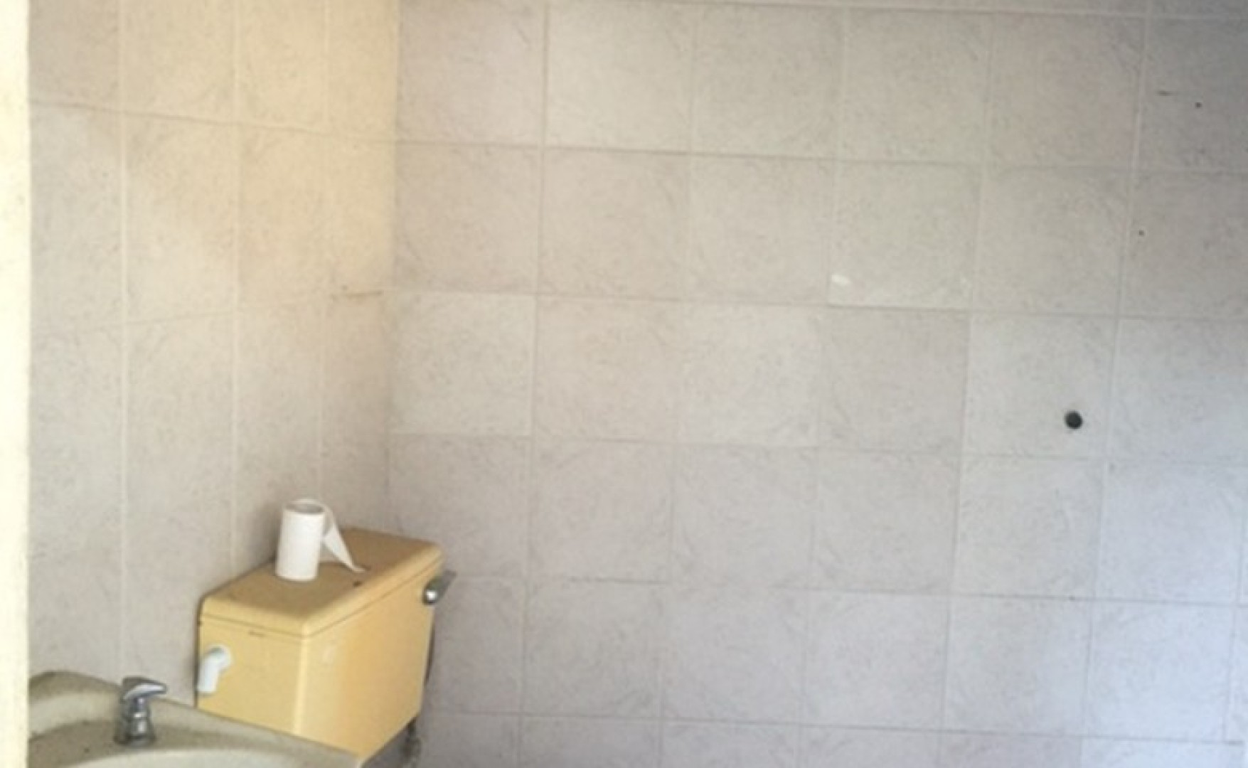 Properties for rent in Malta: Qormi 195sqm garage with car sales permit