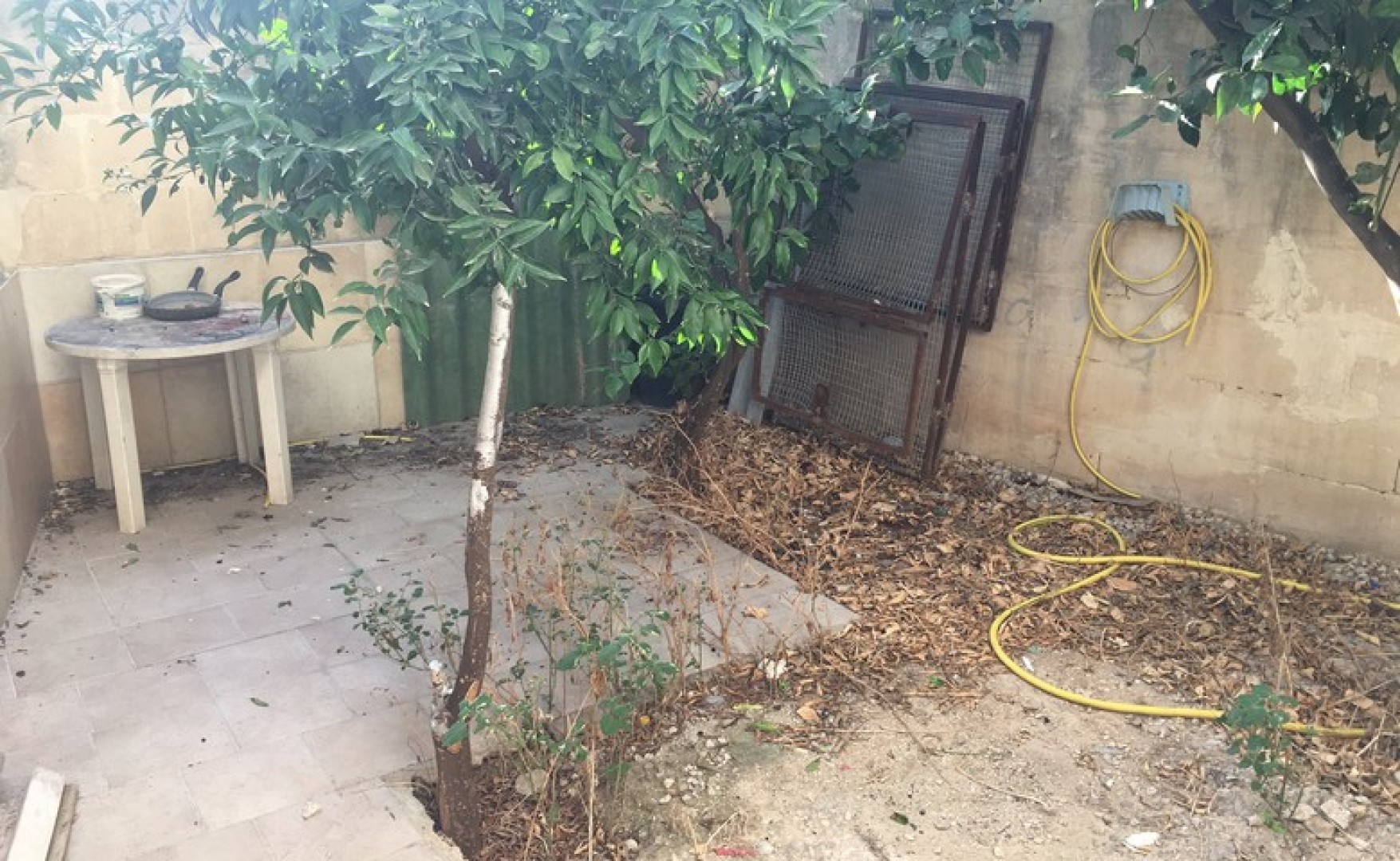 Properties for rent in Malta: Qormi 195sqm garage with car sales permit