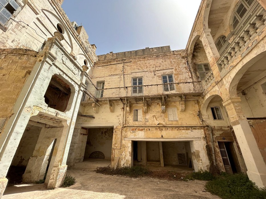 Corner Palazzo with a Courtyard