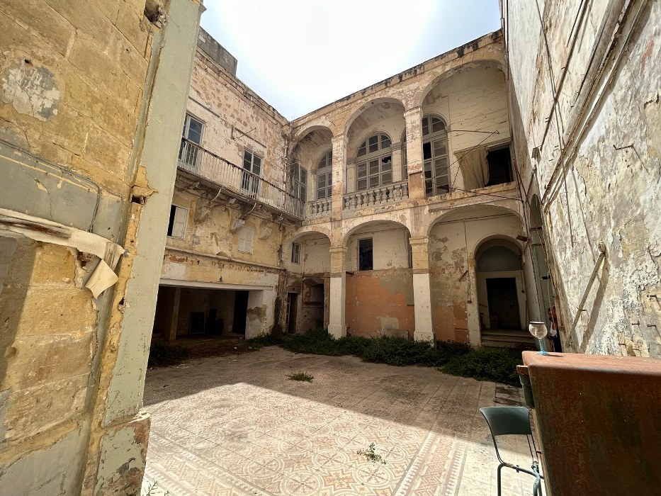 Corner Palazzo with a Courtyard