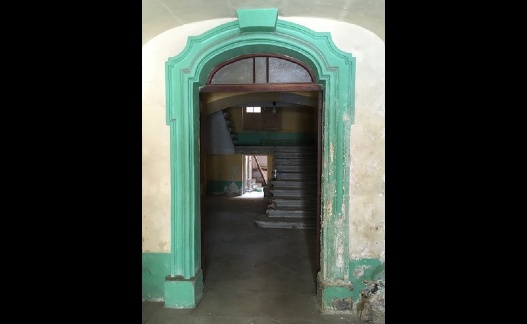 Unconverted Palazzo with a Roof Terrace