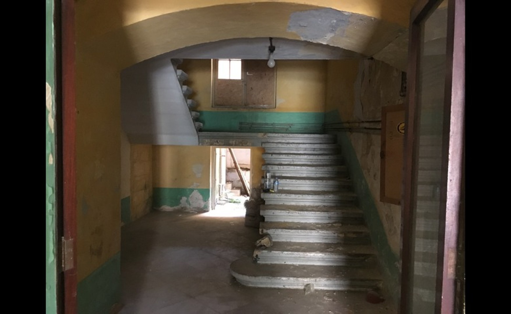 Unconverted Palazzo with a Roof Terrace