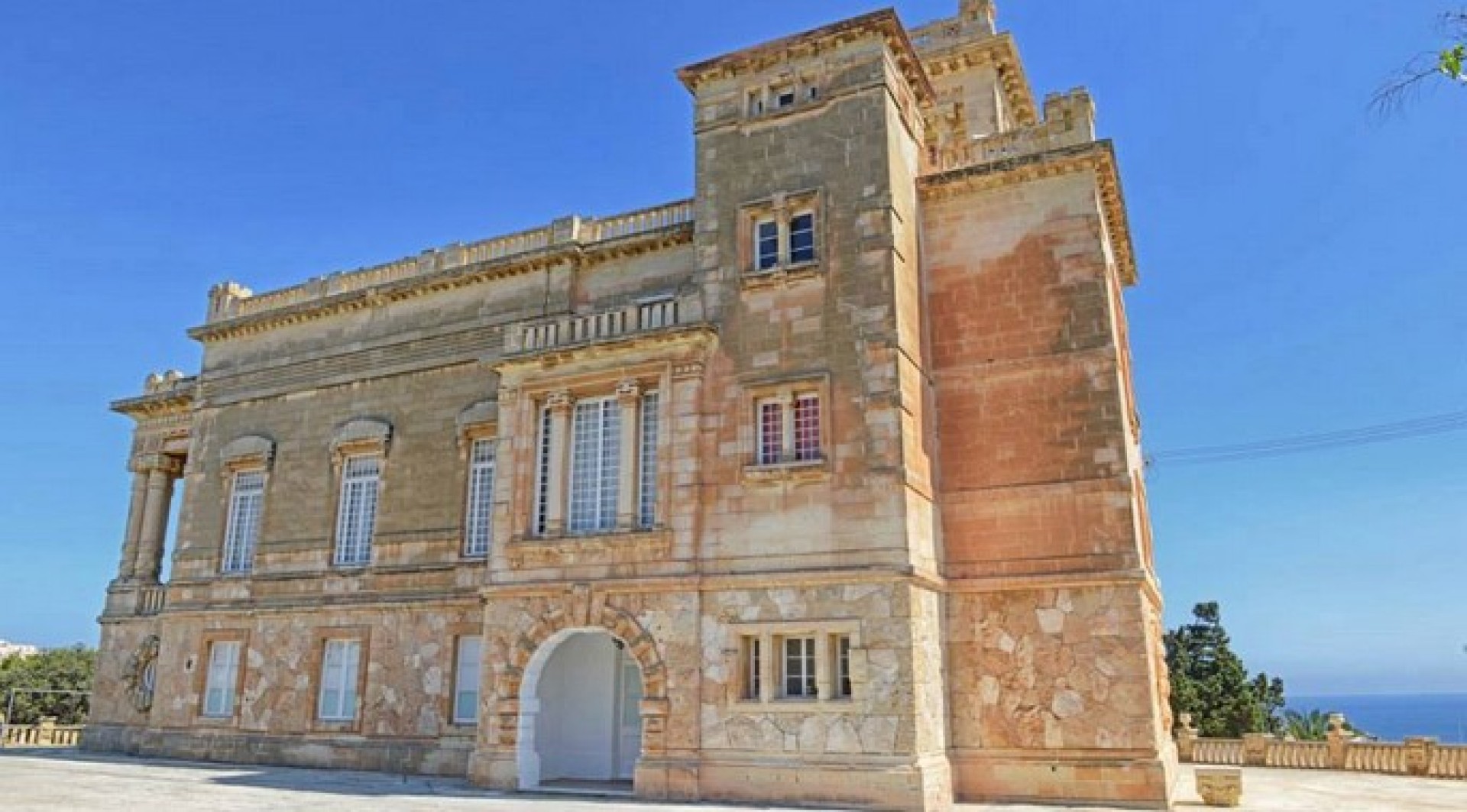 Luxury Palazzo with a Pool