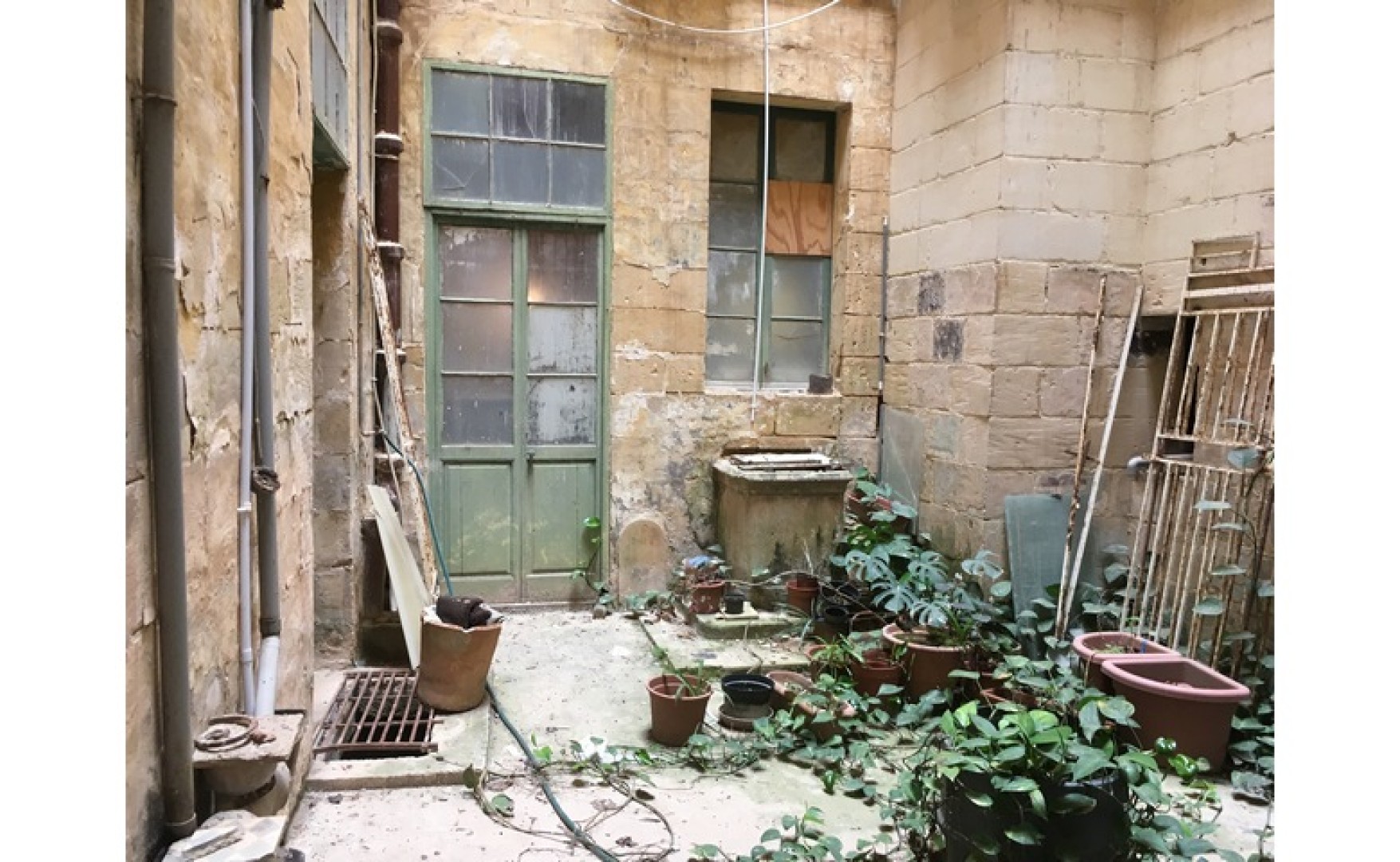 Block of Apartments with a Roof Terrace