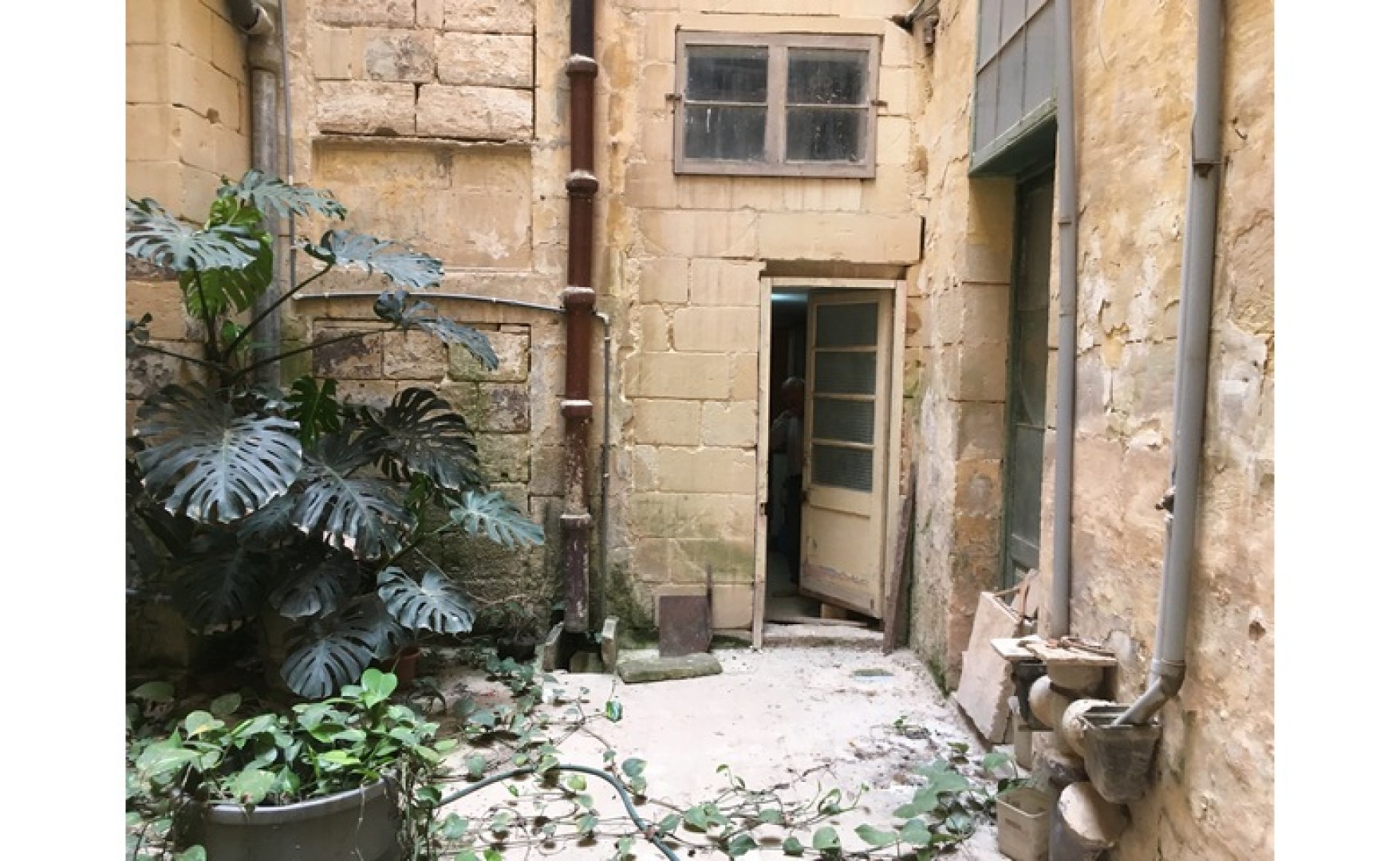 Block of Apartments with a Roof Terrace