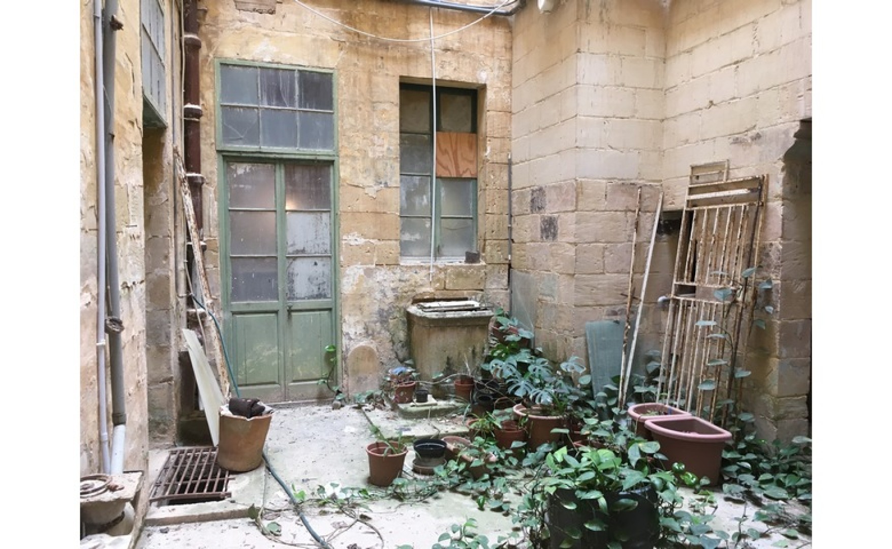 Block of Apartments with a Roof Terrace