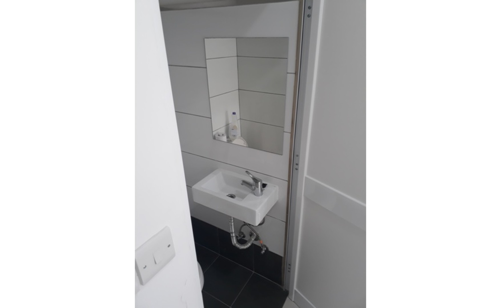 Shop / Office to let in Malta: Gzira 50sqm premises