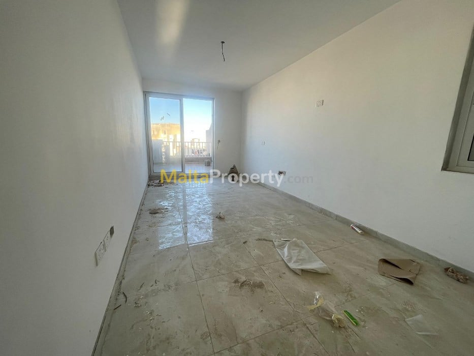 Brand-New 104 sqm Penthouse: Contemporary Interiors, Airspace