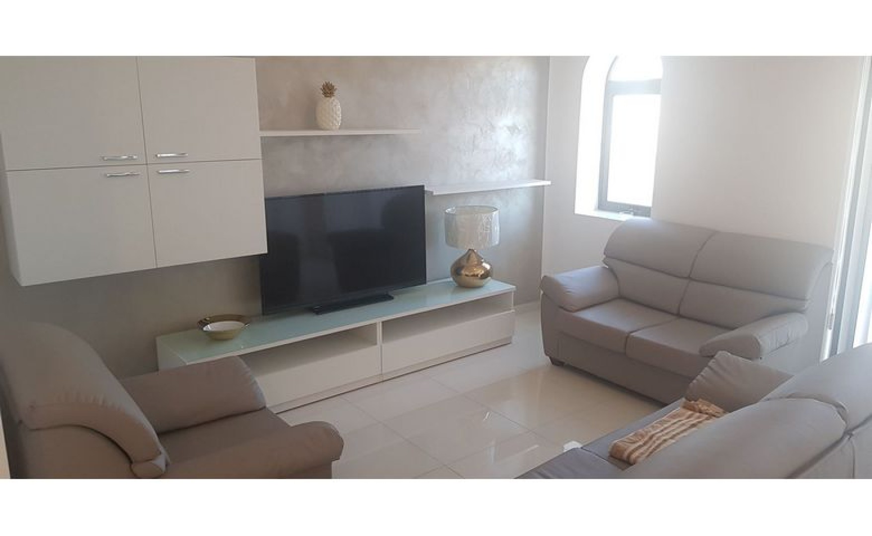 Modern Apartment with Views