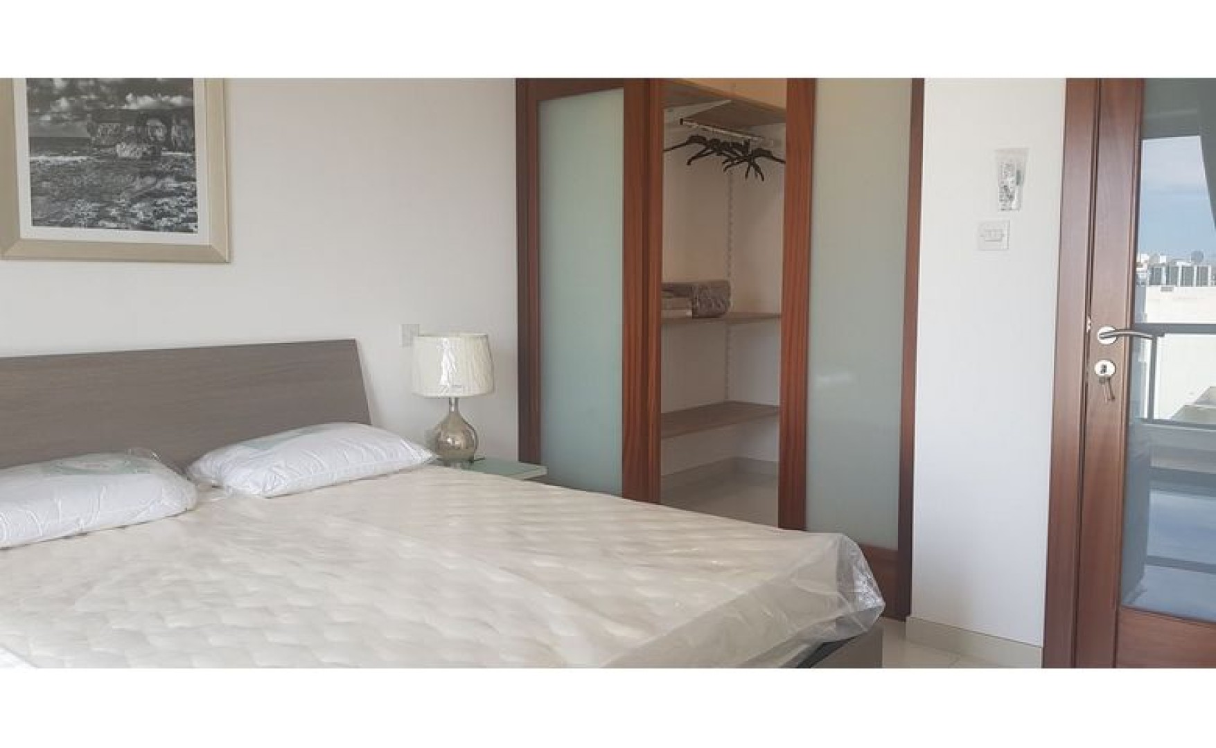 Modern Apartment with Views