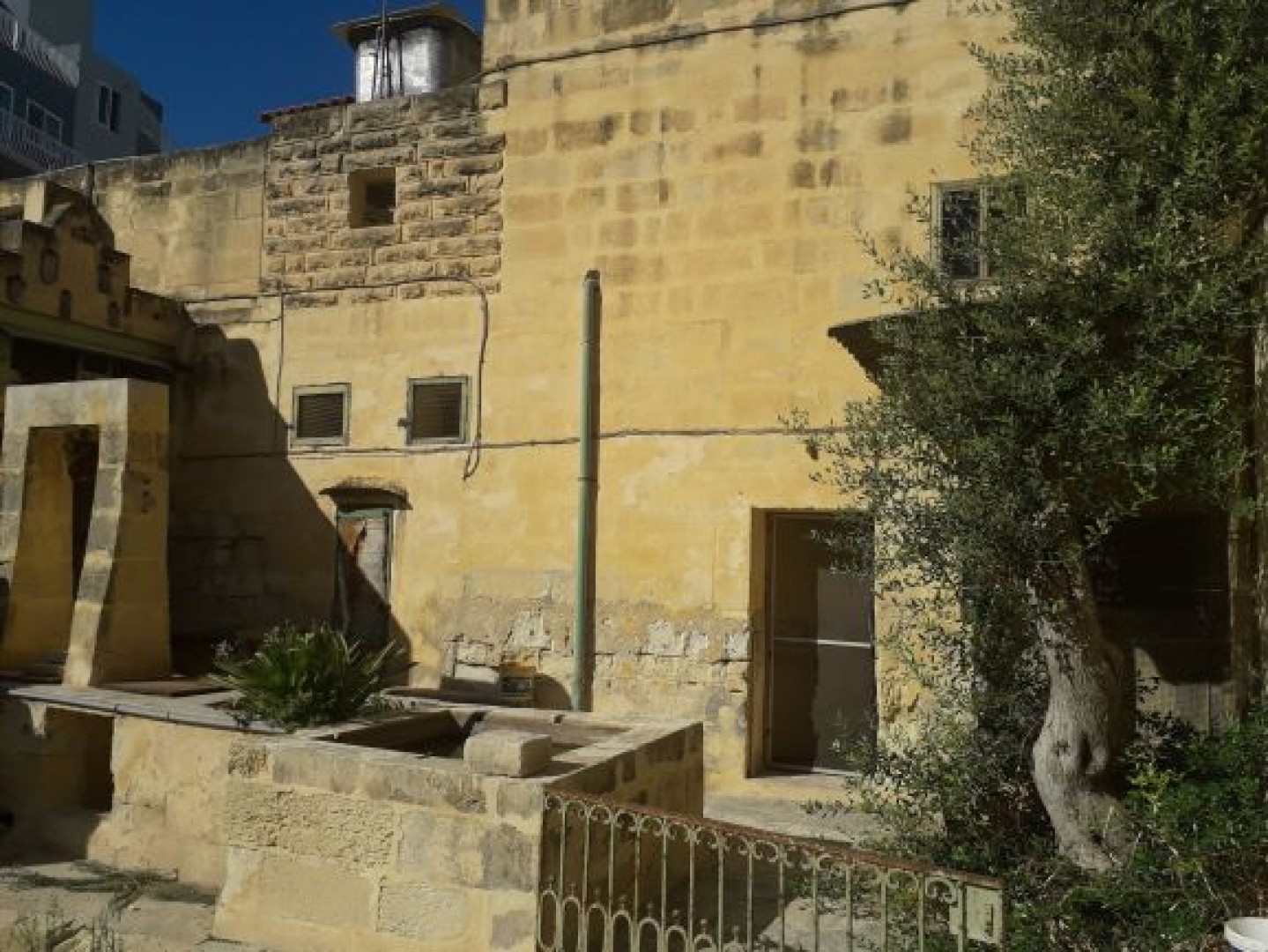 Farmhouse with a Garden