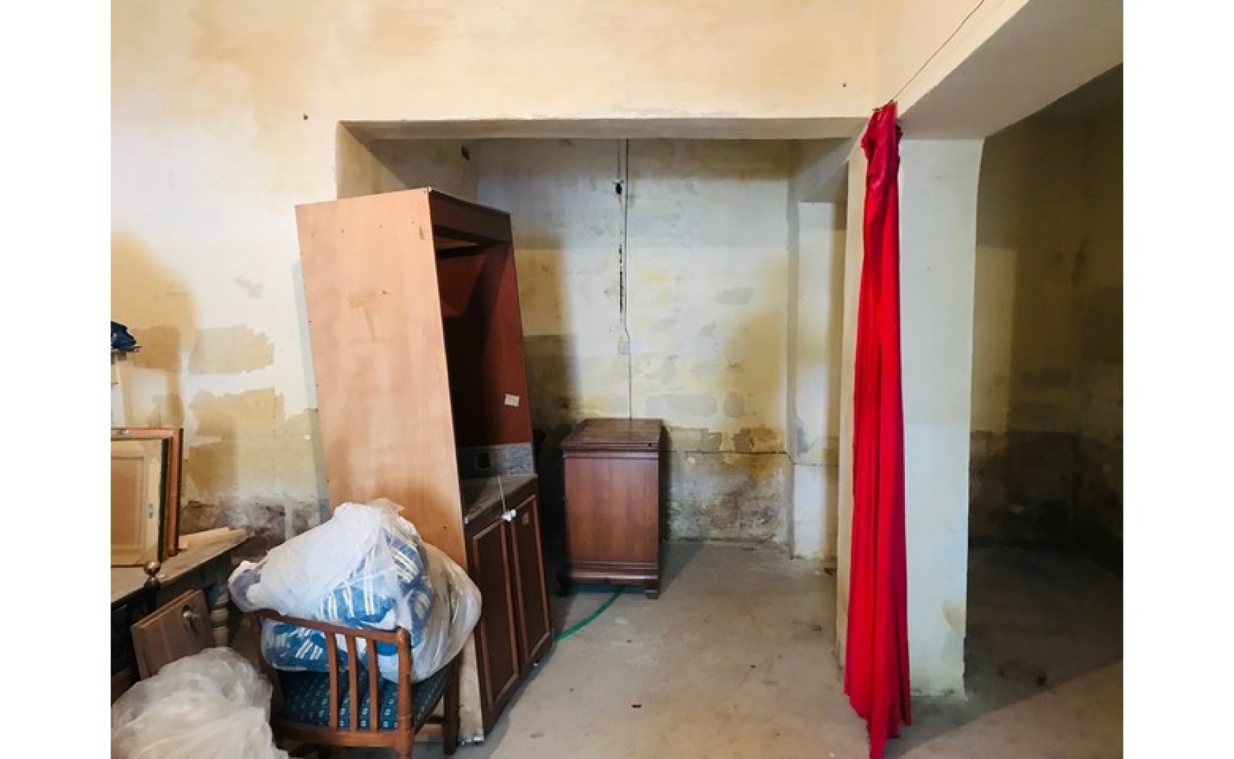 Real estate Malta: 60sqm garage / storage for rent in Bugibba
