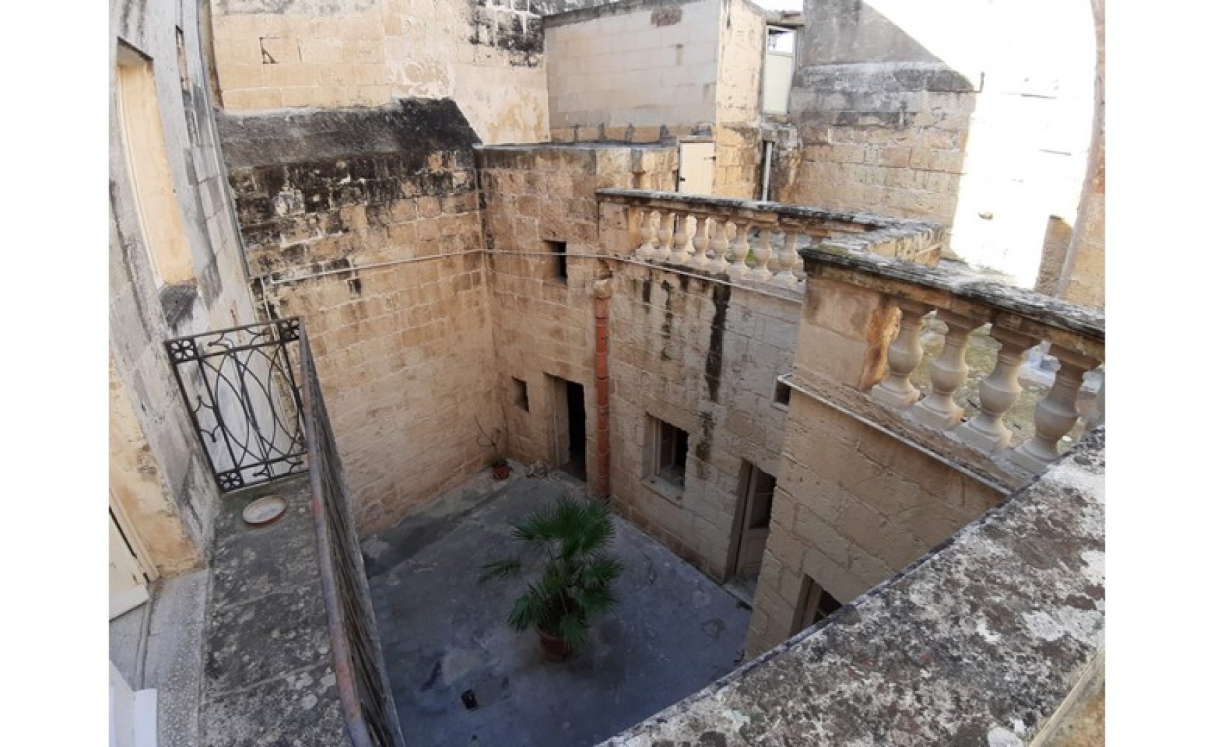 Palazzo with a Roof Terrace