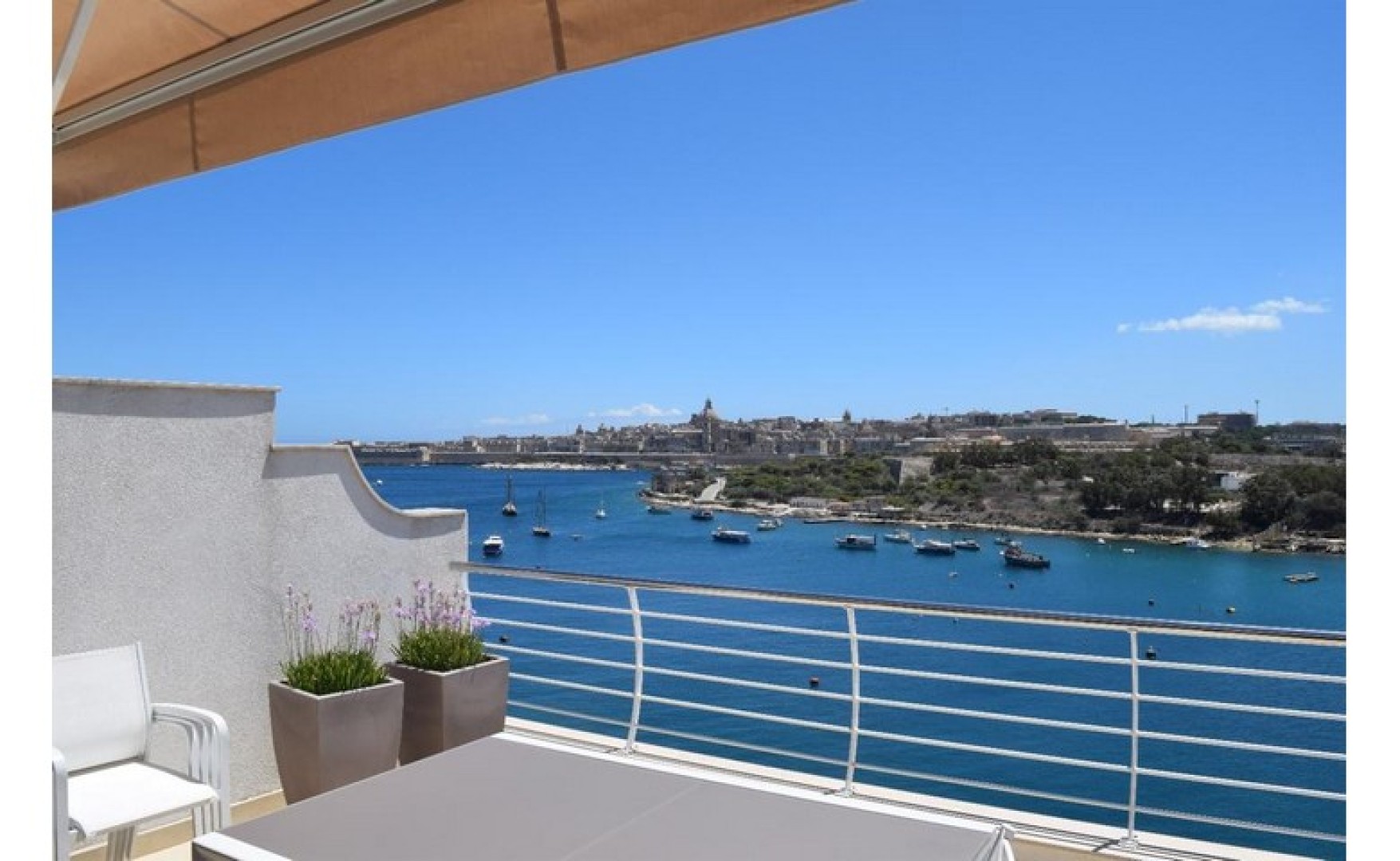 Snapshot of Modern Penthouse With Sea Views