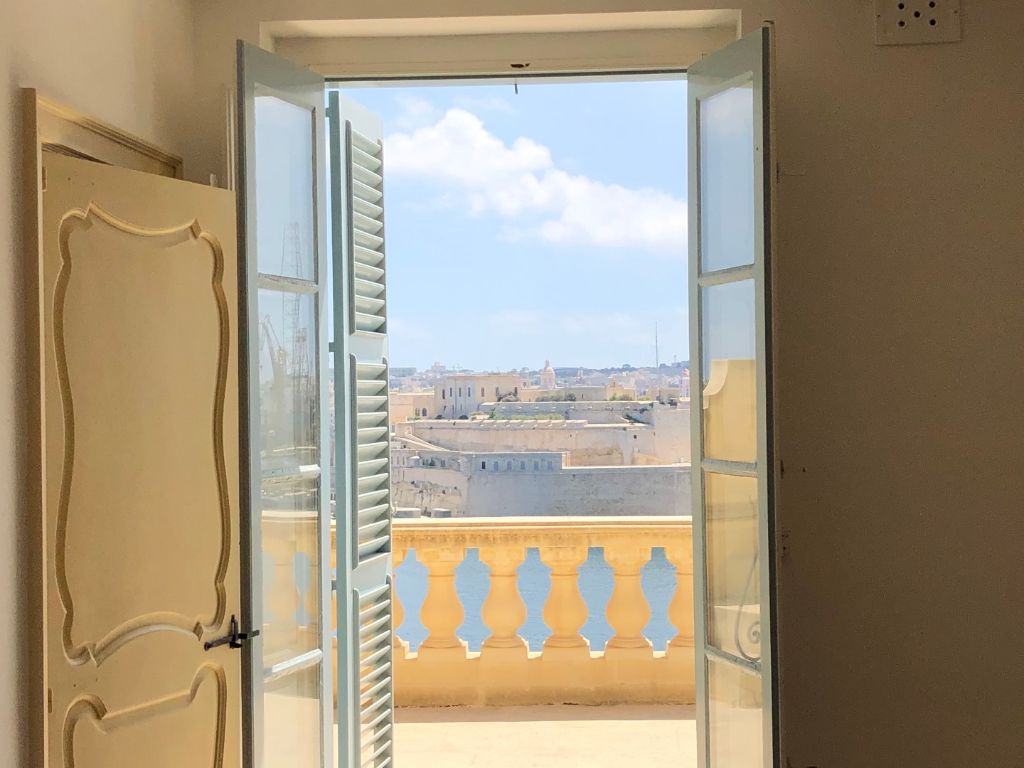 Penthouse with Views of The Grand Harbour