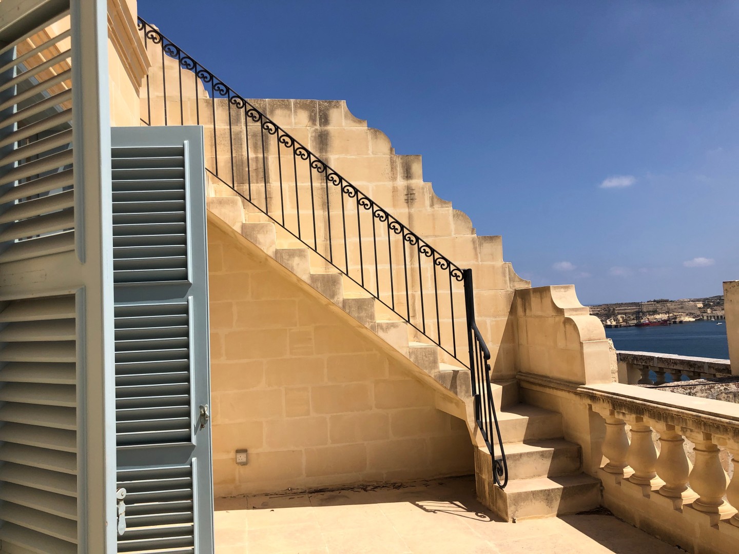 Penthouse with Views of The Grand Harbour