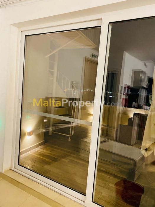 St Venera - Bright Penthouse with Dual Terraces & Views