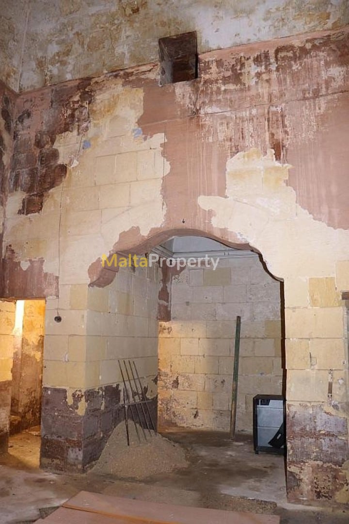 Homes for sale in Malta: Unconverted TOWNHOUSE in Santa Venera