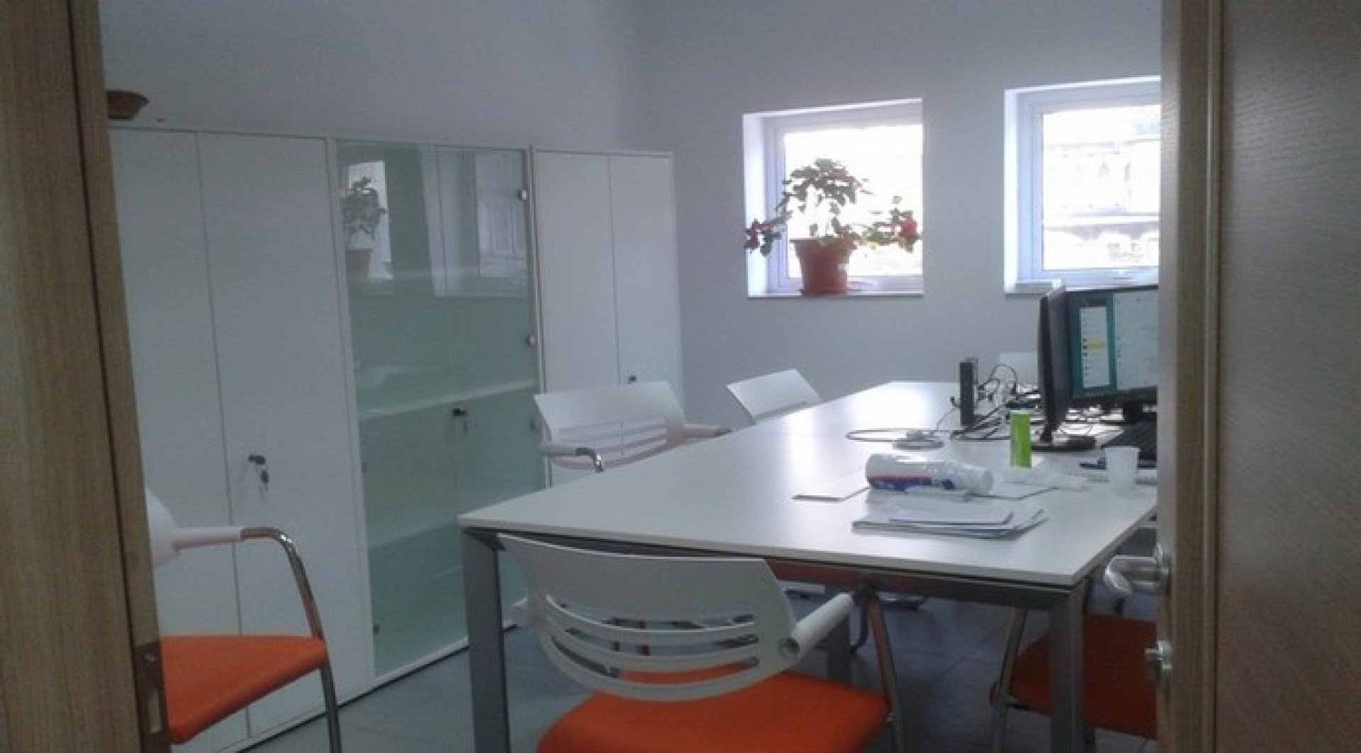 Nice Corner Office with ample light