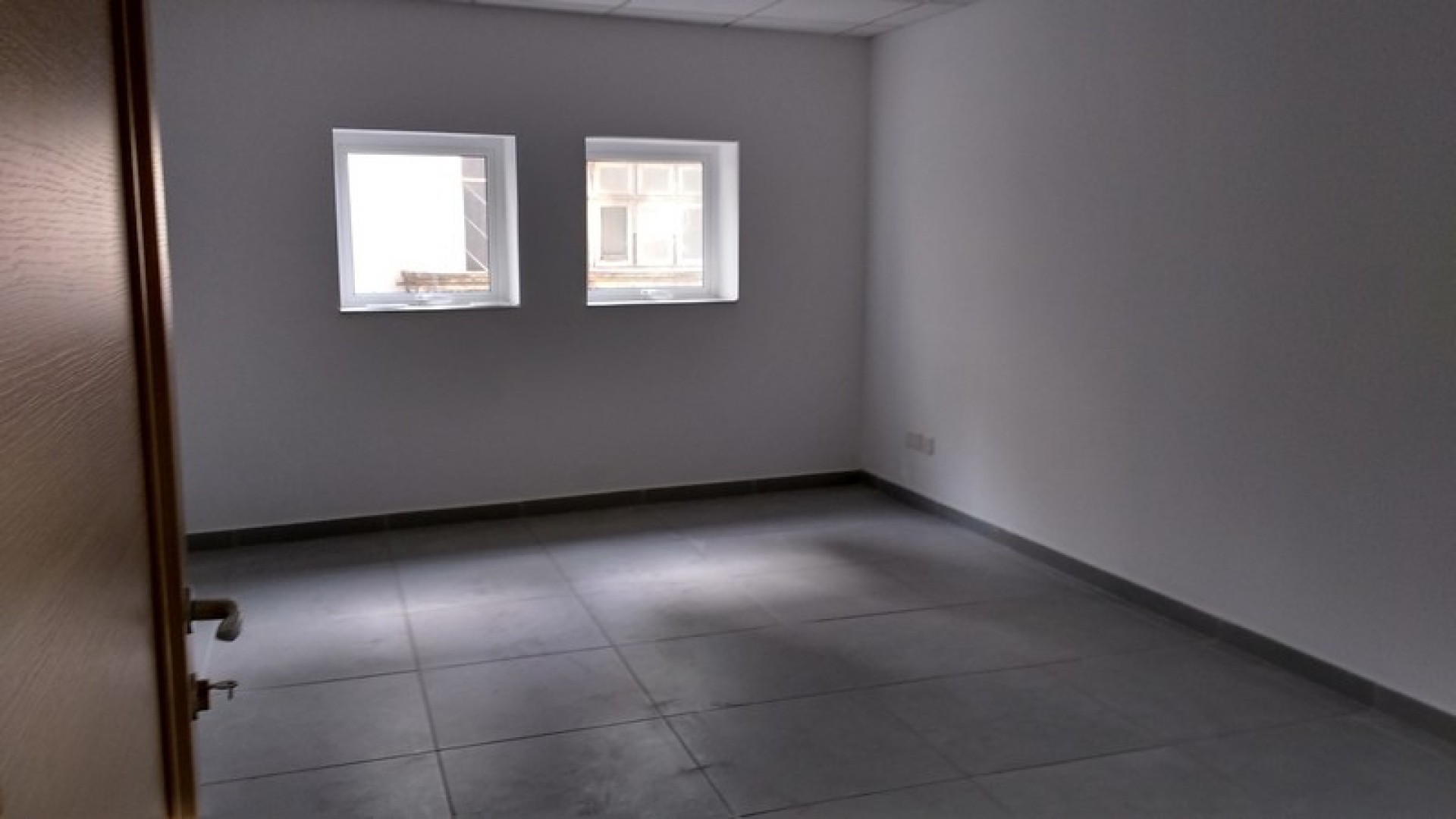 Nice Corner Office with ample light