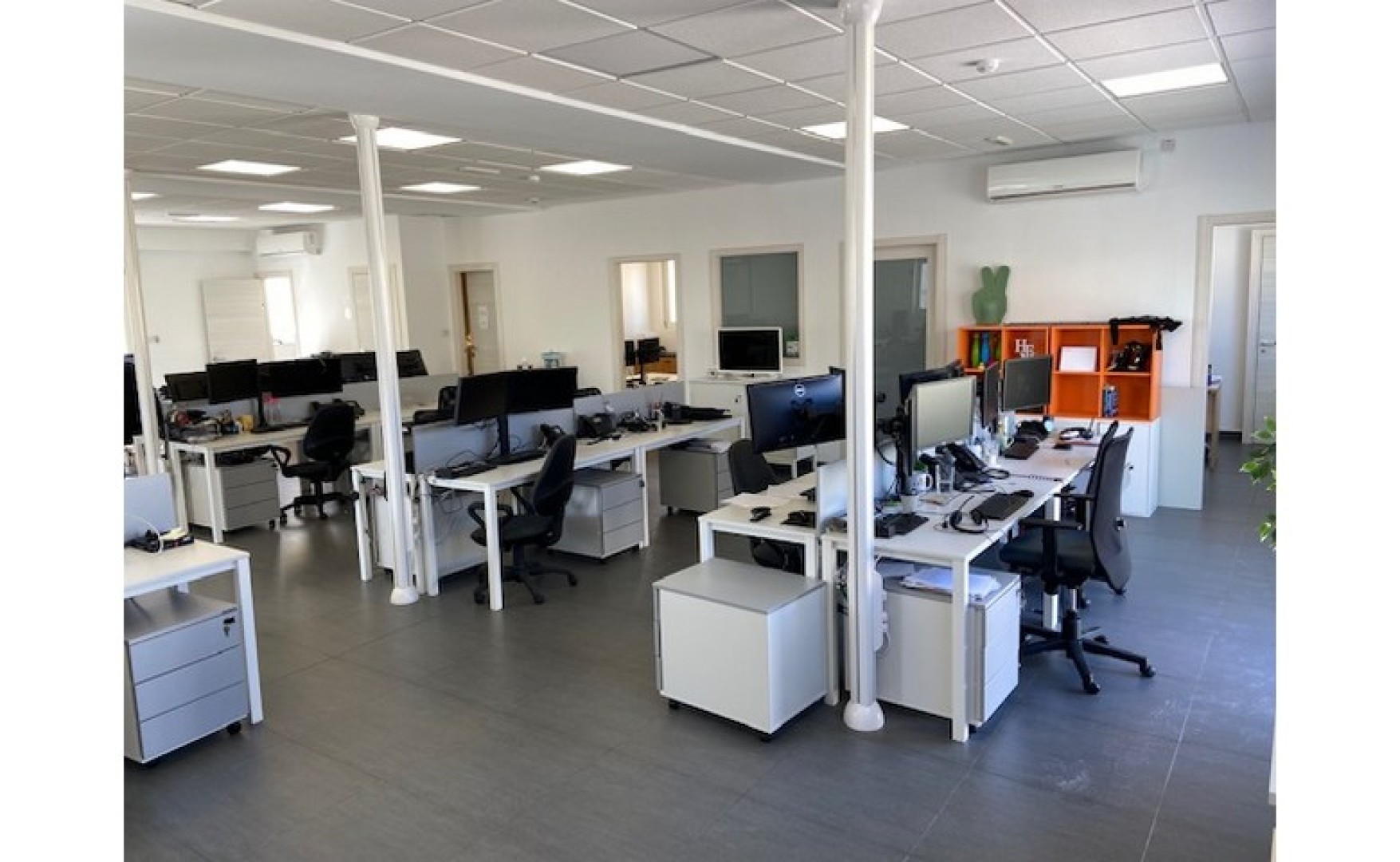 Penthouse Office with a Terrace