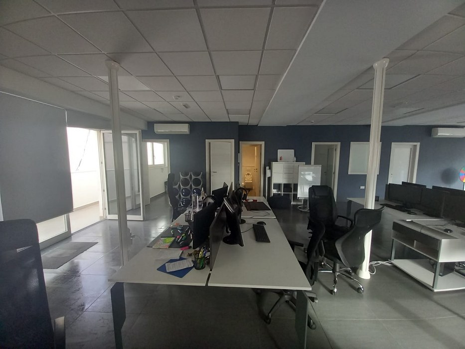 Penthouse Office with a Terrace