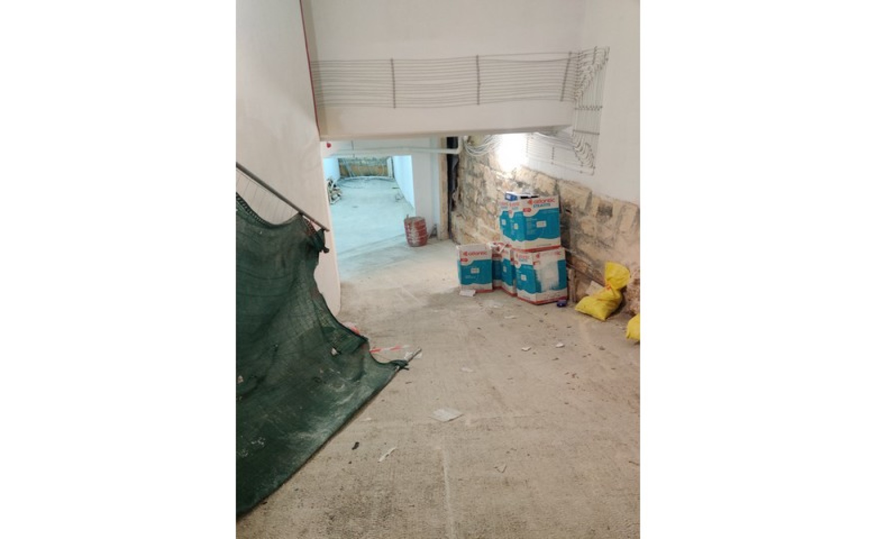 Real estate Malta: Mosta 4 car garage for rent