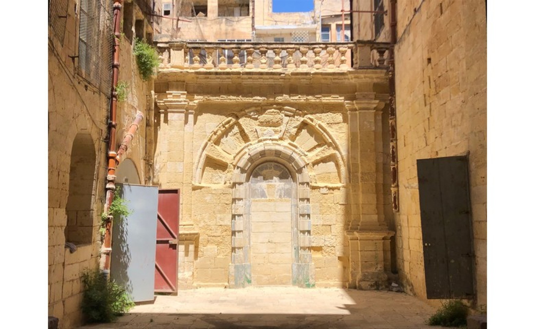 Palazzo with a Courtyard