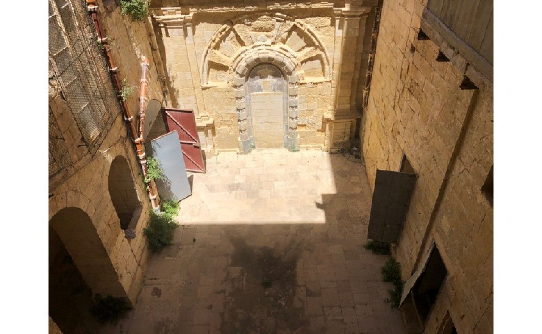 Palazzo with a Courtyard