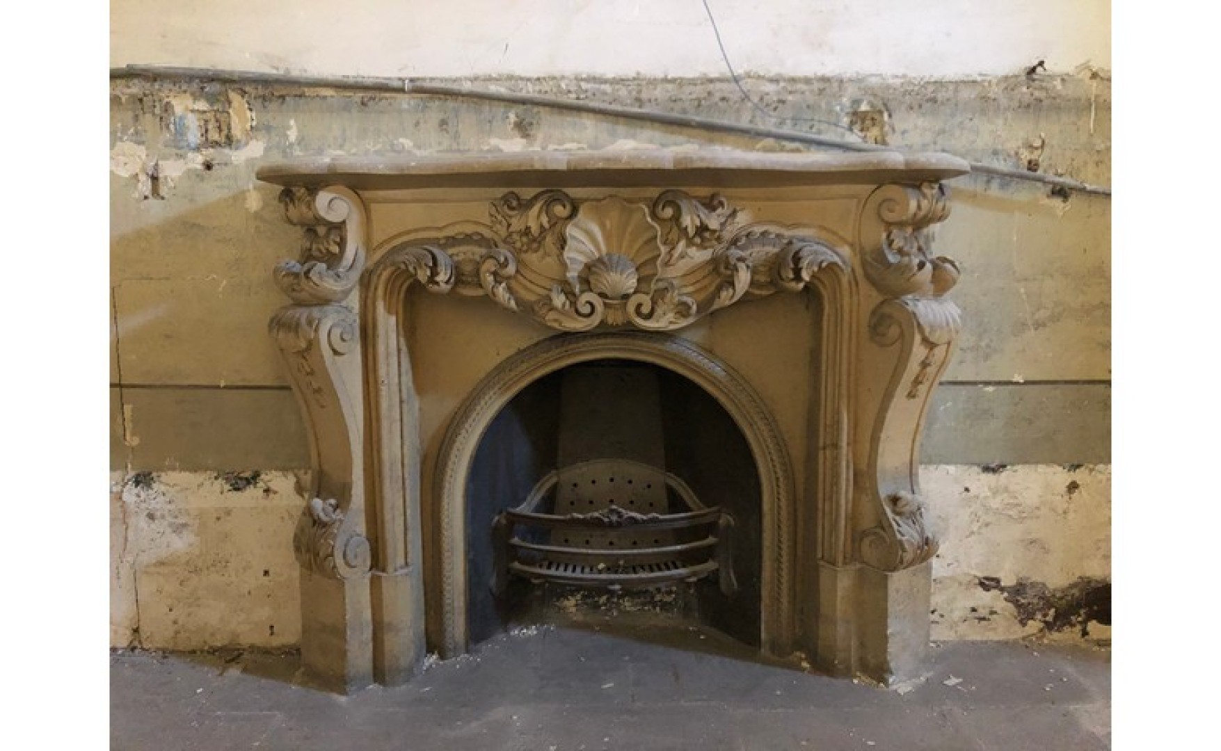 Palazzo with a Courtyard