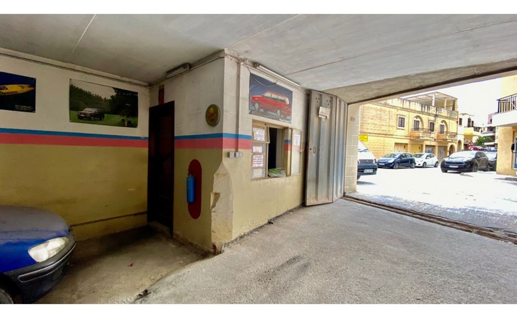 Real estate Malta: 14 car garage for rent / for sale in Hamrun