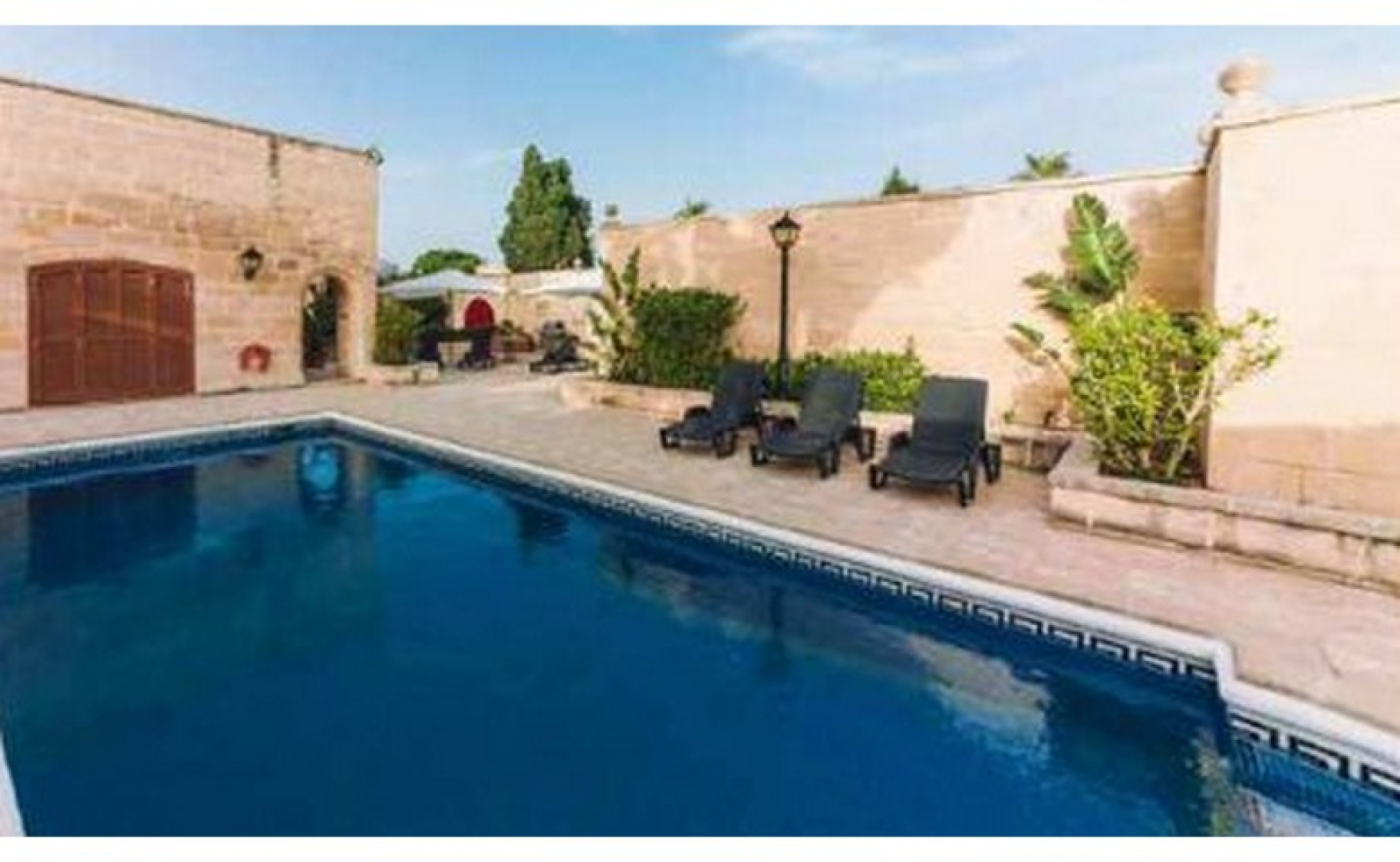 Luxury Villa with Gardens