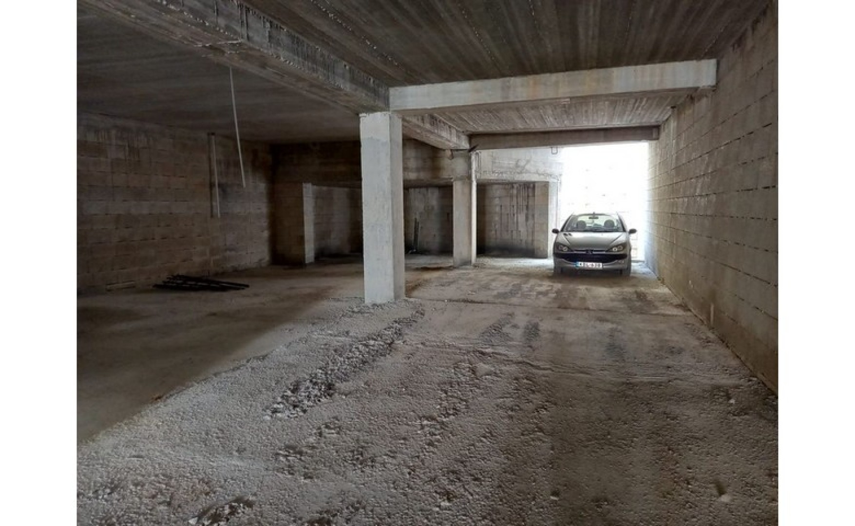Real estate Malta: Large 300sqm garage for rent in Zebbug